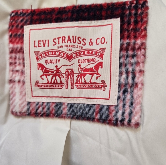 Levi's Red and Black Utility Jacket with Relaxed Fit and Long Sleeves - Picture 10 of 16